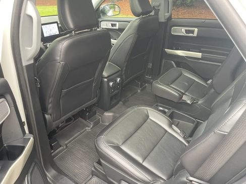 Used 2021 Ford Explorer Limited w/ Hybrid Equipment Group 310A RWD image 12