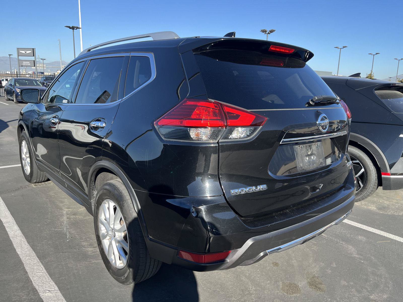 Used 2017 Nissan Rogue SV AWD/4WD image 6