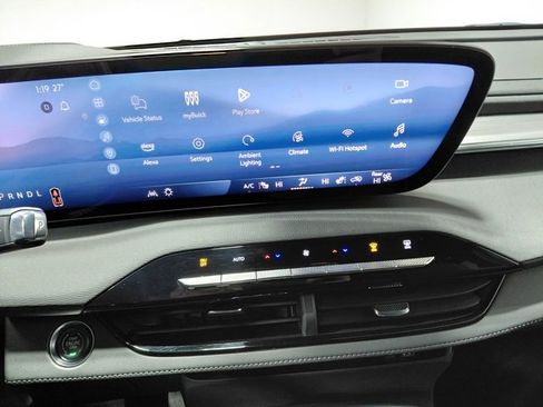 Used 2025 Buick Enclave Preferred image 31