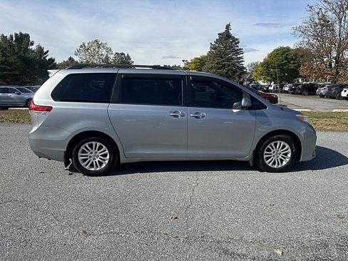 Used 2013 Toyota Sienna XLE image 6