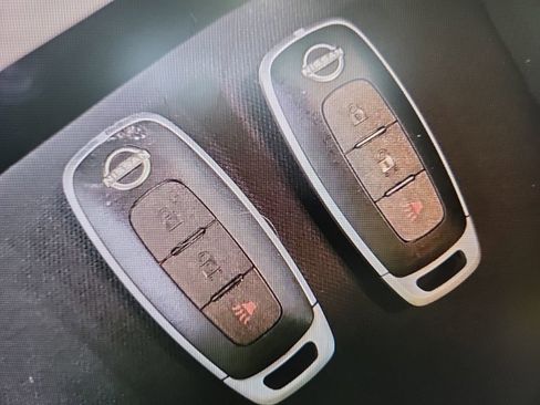 Used 2023 Nissan Rogue S image 11