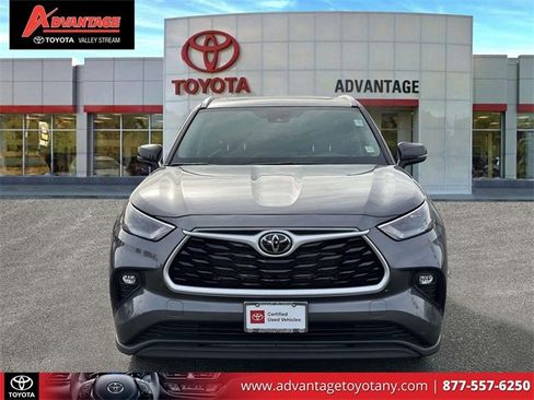 Used 2025 Toyota Highlander XLE image 2