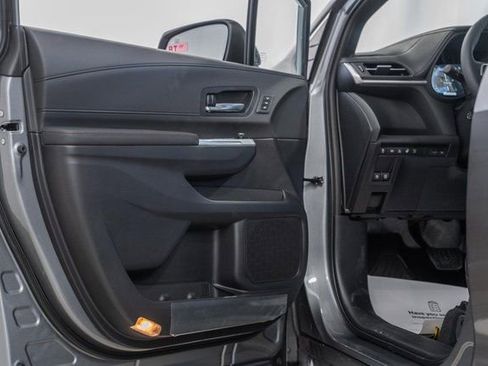 New 2026 Toyota Sienna Platinum image 40