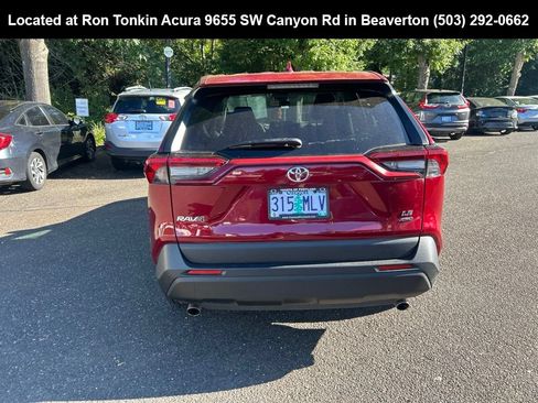 Used 2022 Toyota RAV4 LE AWD/4WD image 4