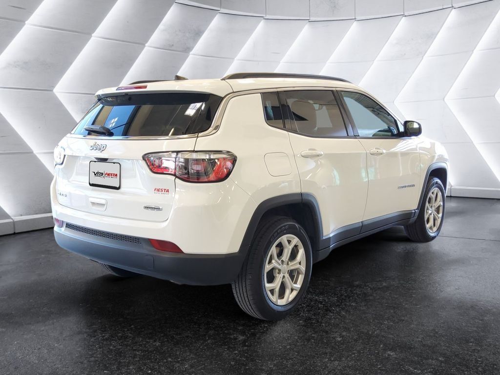 Used 2024 Jeep Compass Latitude AWD/4WD image 4