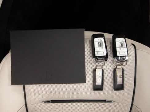 Used 2017 Rolls-Royce Dawn image 66