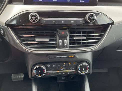 Used 2022 Ford Escape SE w/ Convenience Package FWD image 18