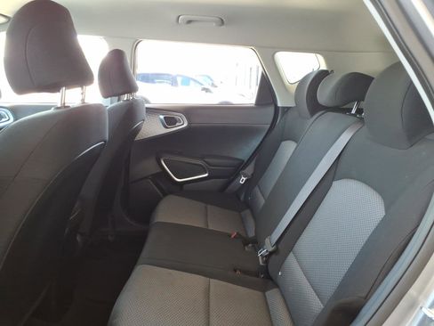 Used 2025 Kia Soul LX w/ LX Technology Package FWD image 16