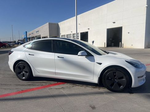 Used 2023 Tesla Model 3 Standard Range image 4
