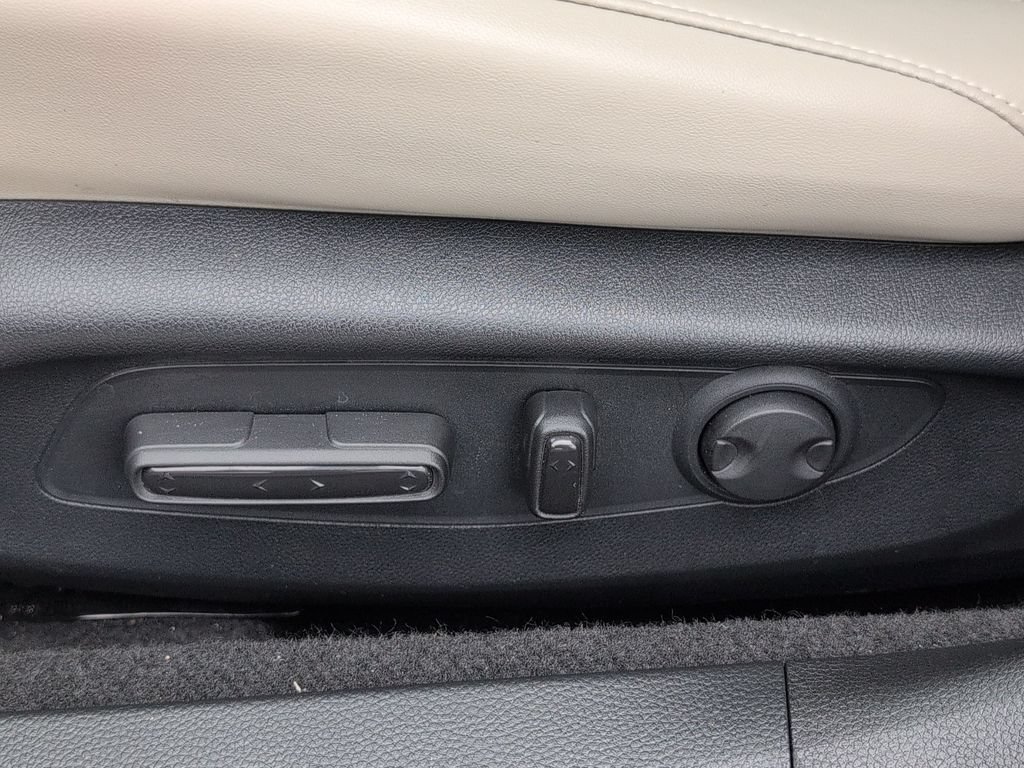 Used 2023 Honda Accord Touring image 13