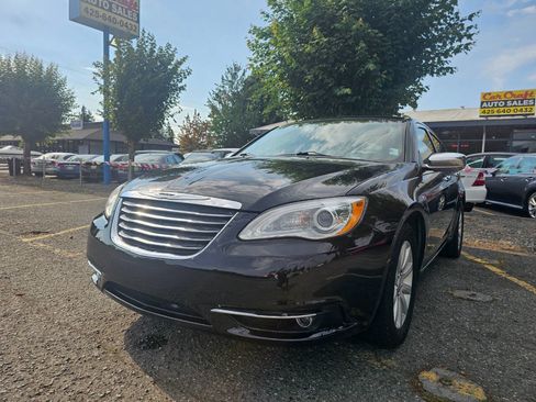 Used 2014 Chrysler 200 Limited w/ Sun/Sound Group image 2
