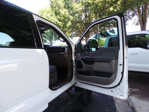 Used 2025 Ford F250 Platinum w/ Platinum Plus Package AWD/4WD image 45