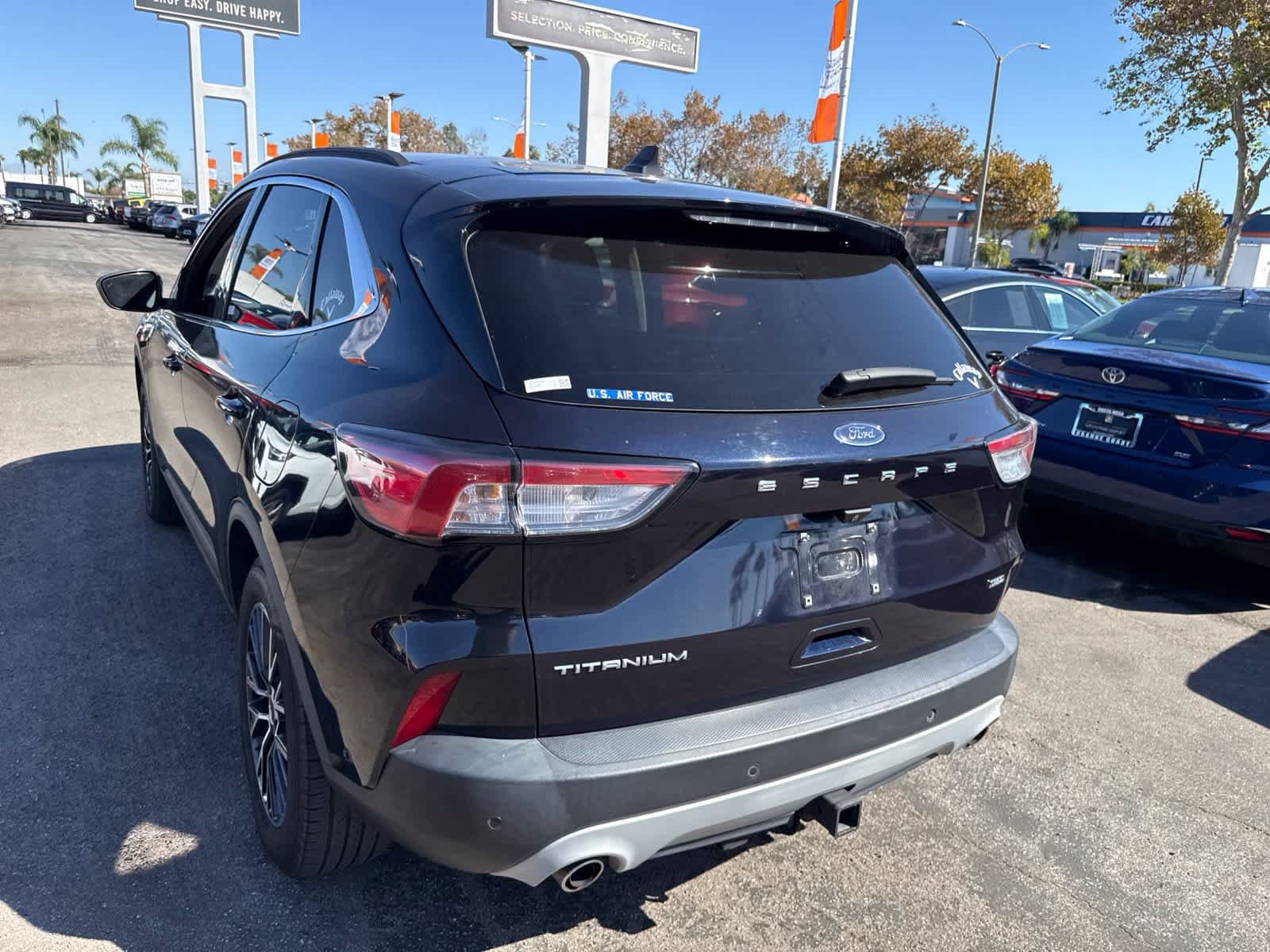 Used 2021 Ford Escape Titanium w/ Titanium Premium Package FWD image 16