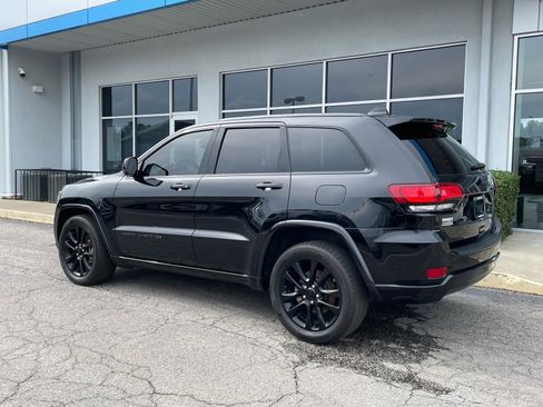 Used 2021 Jeep Grand Cherokee Laredo X RWD image 3