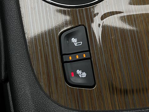 Used 2020 GMC Acadia SLE w/ Driver Convenience Package FWD image 5