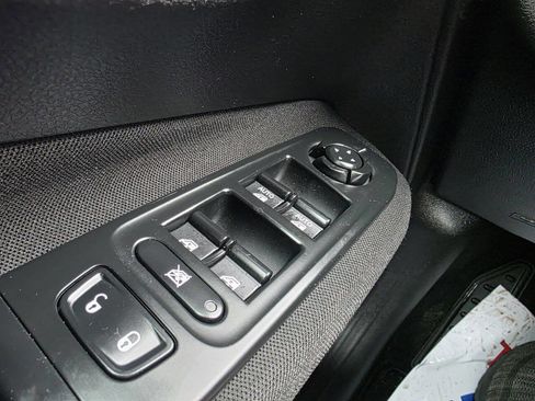 Used 2017 Jeep Renegade Latitude w/ Cold Weather Group image 22