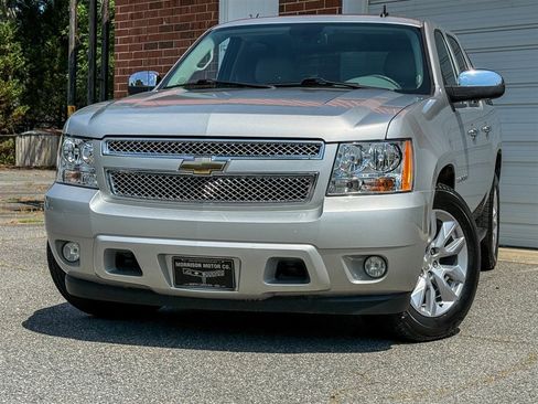 Used 2010 Chevrolet Avalanche LT w/ Luxury Package RWD image 7