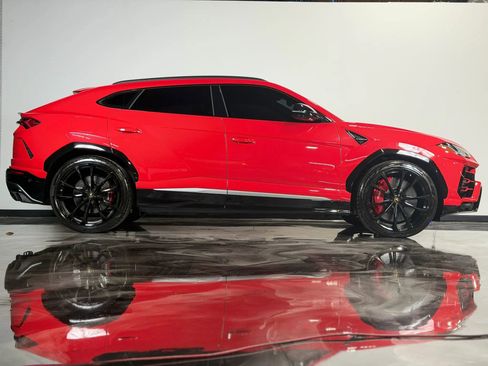 Used 2019 Lamborghini Urus Sport Utility 4D image 5
