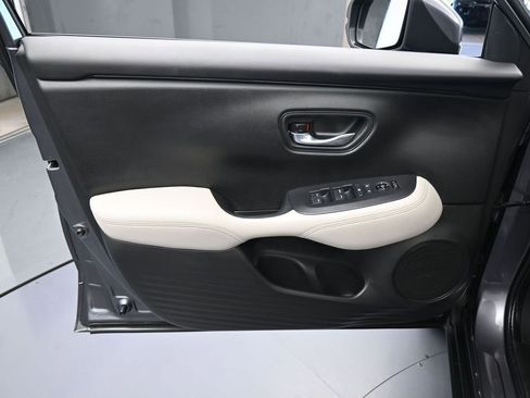 Used 2023 Honda HR-V LX image 12