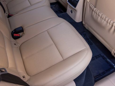 Certified 2025 Porsche Macan image 46