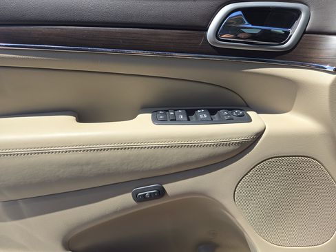 Used 2018 Jeep Grand Cherokee Overland image 24