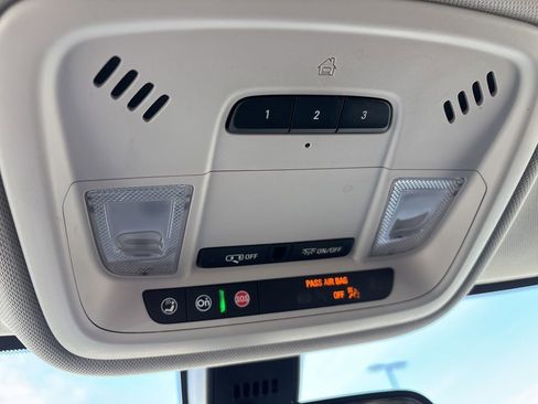Used 2020 Chevrolet Traverse LT AWD/4WD image 31