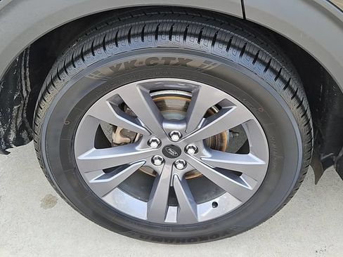 Used 2023 Ford Explorer XLT w/ Equipment Group 202A RWD image 8