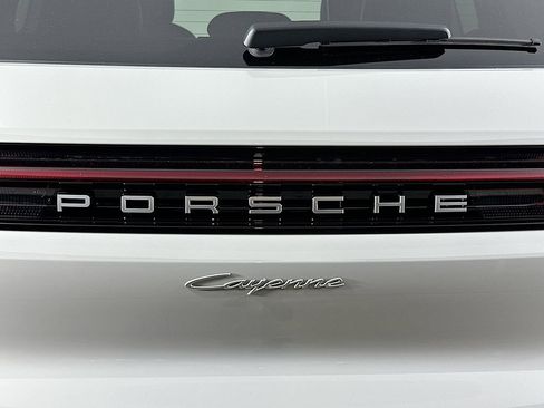 Certified 2024 Porsche Cayenne AWD/4WD image 35