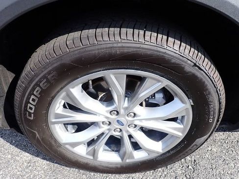 Used 2020 Ford Explorer XLT w/ Equipment Group 202A AWD/4WD image 13