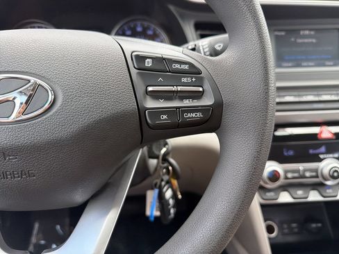 Used 2020 Hyundai Elantra SE FWD image 24
