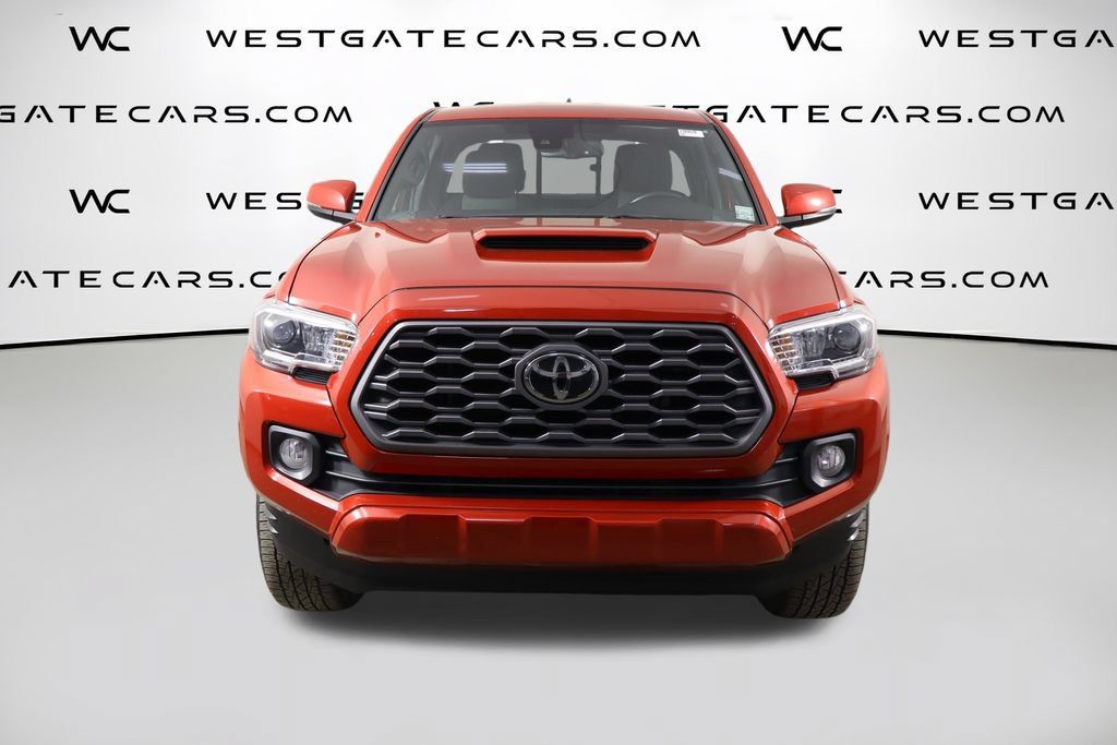 Used 2022 Toyota Tacoma TRD Sport w/ Technology Package RWD image 2