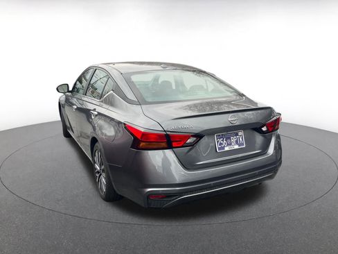 Used 2025 Nissan Altima 2.5 SV image 8