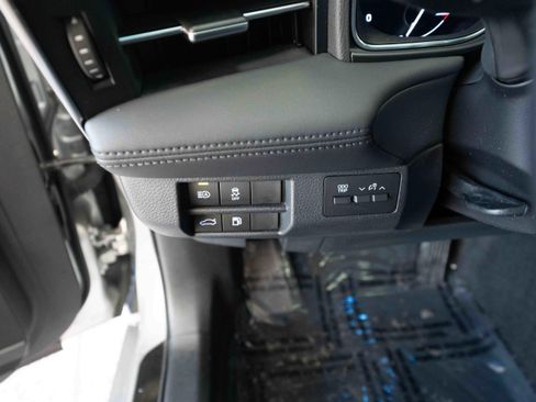 Used 2019 Toyota Avalon XLE image 11