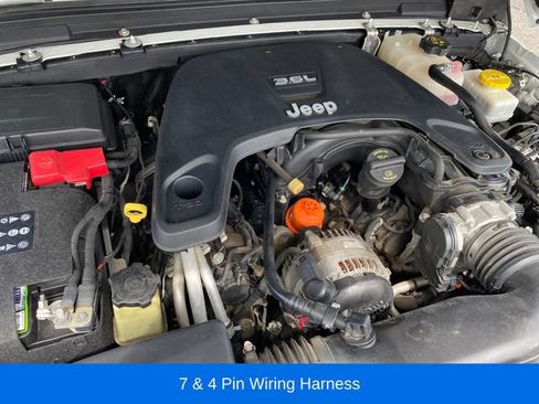 Used 2018 Jeep Wrangler Unlimited Sahara AWD/4WD image 21