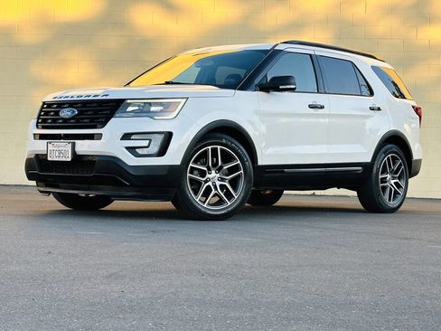 Used 2017 Ford Explorer Sport w/ Equipment Group 401A AWD/4WD image 5