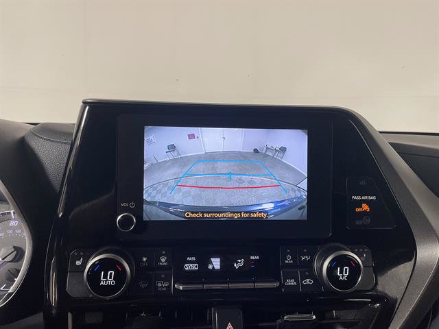 Used 2024 Toyota Highlander XLE AWD/4WD image 19