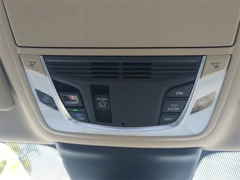 Used 2022 Acura TLX image 22