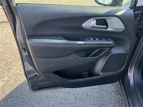 Certified 2019 Chrysler Pacifica Touring-L Plus w/ Advanced Safetytec Group image 25