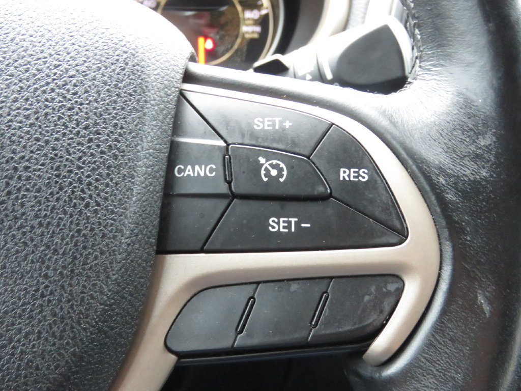 Used 2016 Jeep Cherokee Latitude AWD/4WD image 24