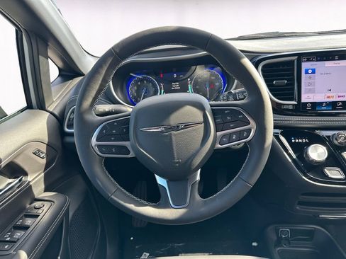 New 2026 Chrysler Pacifica Select FWD image 12