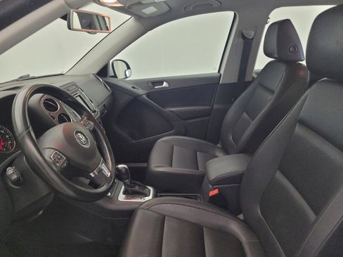 Used 2017 Volkswagen Tiguan S image 17