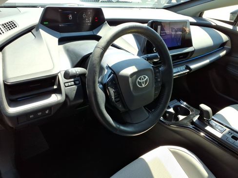 Used 2023 Toyota Prius XLE FWD image 8