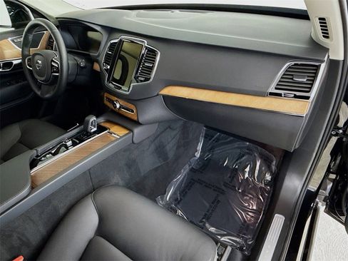Certified 2025 Volvo XC90 B6 Plus w/ Protection Package Premier image 31