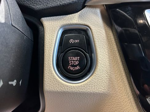 Used 2018 BMW 330i xDrive Sedan AWD/4WD image 16
