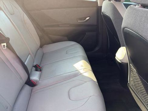 Used 2023 Hyundai Elantra Limited image 26