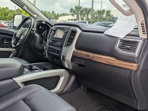 Used 2017 Nissan Titan SL w/ Chrome Package AWD/4WD image 28