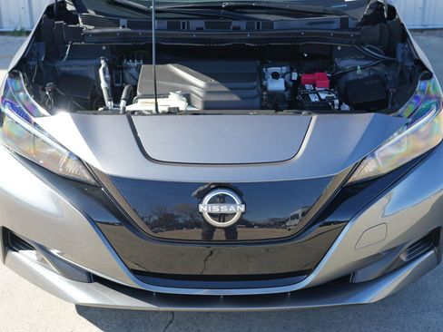 Used 2025 Nissan Leaf S image 7
