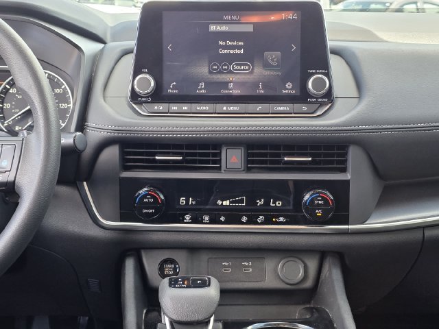 Used 2024 Nissan Rogue SV FWD image 9