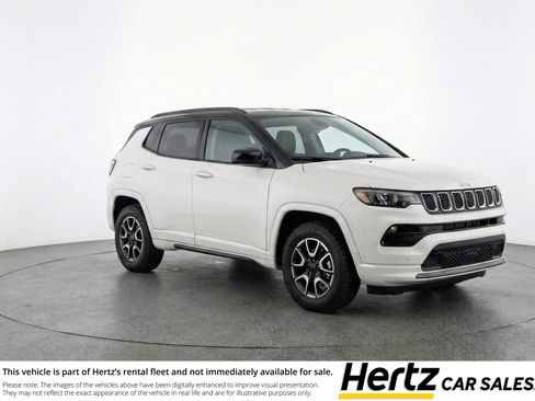 Used 2025 Jeep Compass Trailhawk image 1