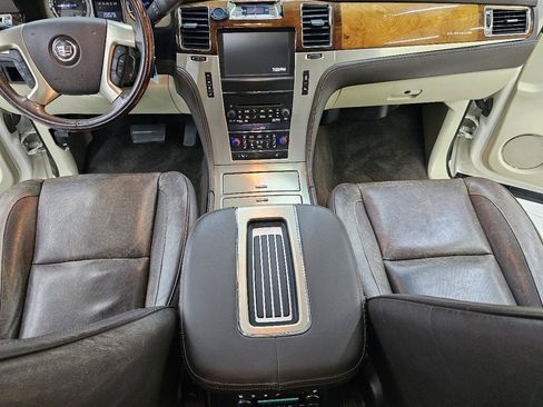 Used 2013 Cadillac Escalade ESV Platinum RWD image 30